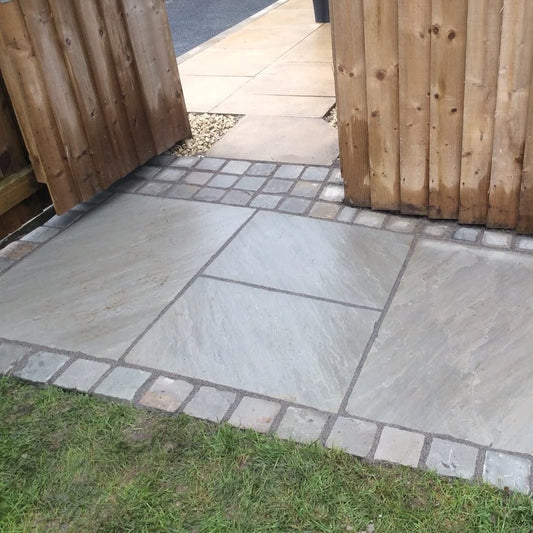 Kandla Grey Cobble Stone Set (100mm x 100mm) – 900 Cobbles (9m2 Pack)