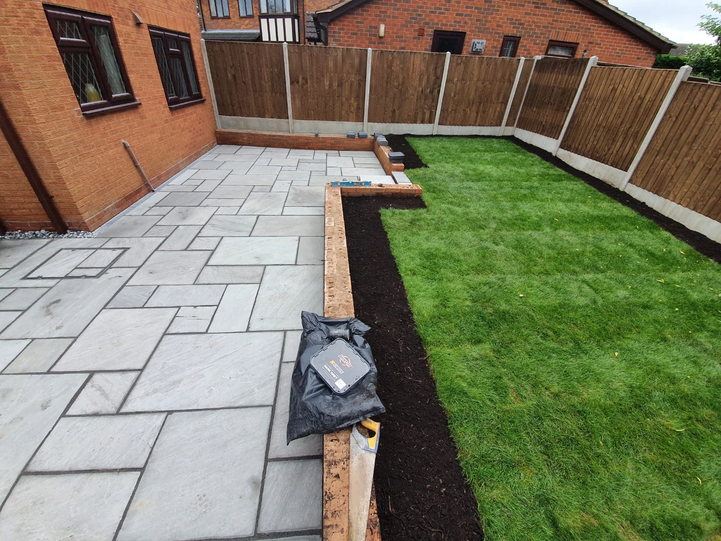 Kandla Grey Indian Sandstone Paving Slabs – Mixed – Patio Kit – 18mm (20.71sqm)