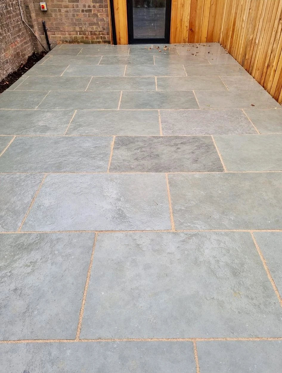 Kota Blue Limestone Paving Slabs – 600mm x 900mm – 22mm (16.9 sqm)