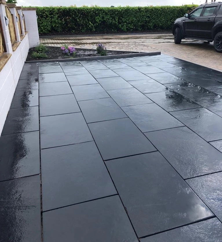 Lime Black Limestone Paving Slabs – 600mm x 900mm – 22mm (16.9 sqm)