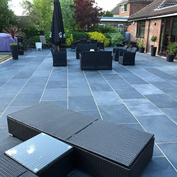 Lime Black Limestone Paving Slabs – 600mm x 900mm – 22mm (16.9 sqm)