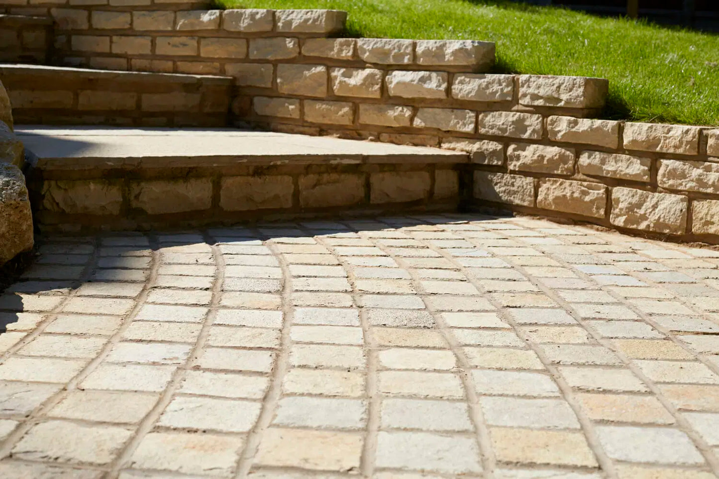 Lime Yellow Cobble Stone Set (100mm x 100mm) – 900 Cobbles (9m2 Pack)
