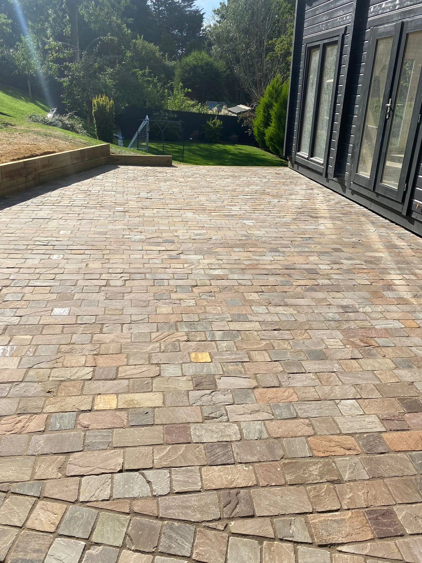 Raj Green Cobble Stone Set (100mm x 100mm) – 900 Cobbles (9m2 Pack)