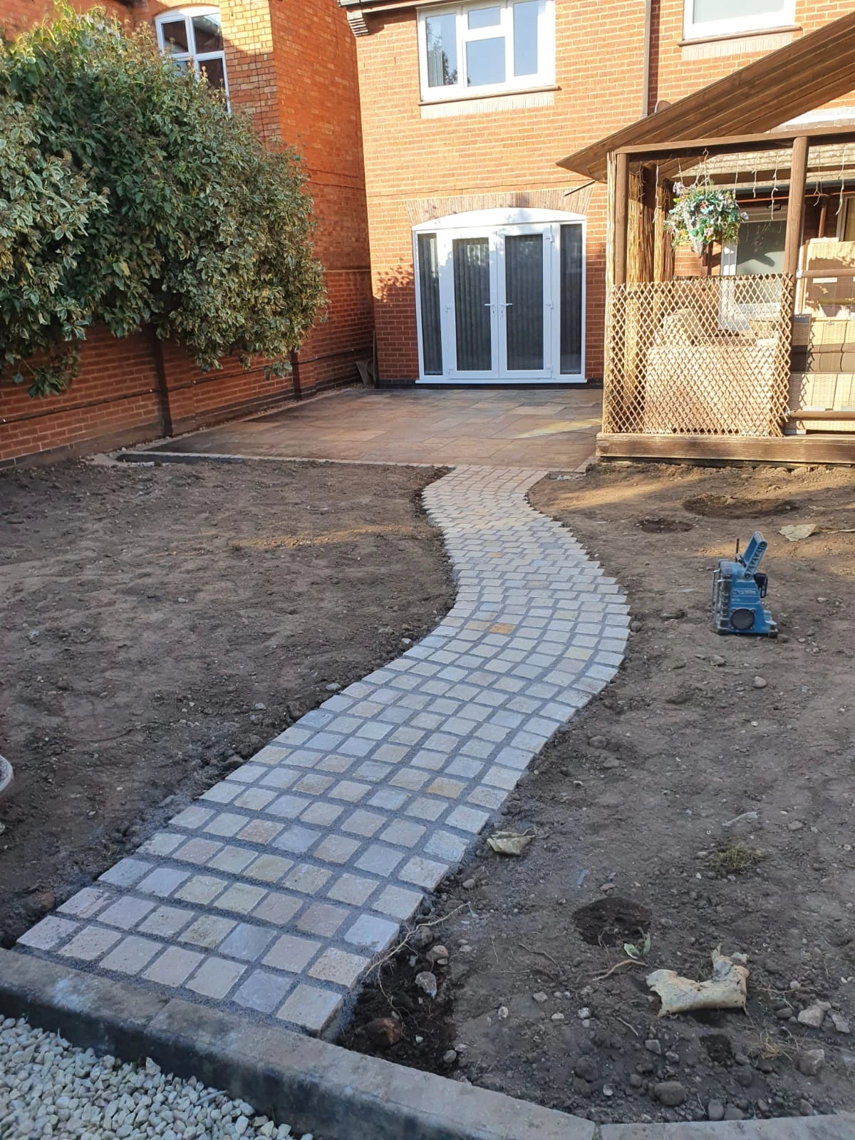 Raj Green Cobble Stone Set (100mm x 100mm) – 900 Cobbles (9m2 Pack)