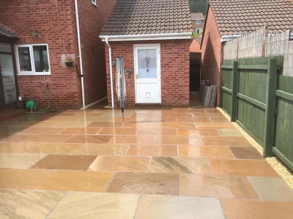 Raj Green Indian Sandstone Paving Slabs – 600mm x 900mm – 22mm (18.5sqm)