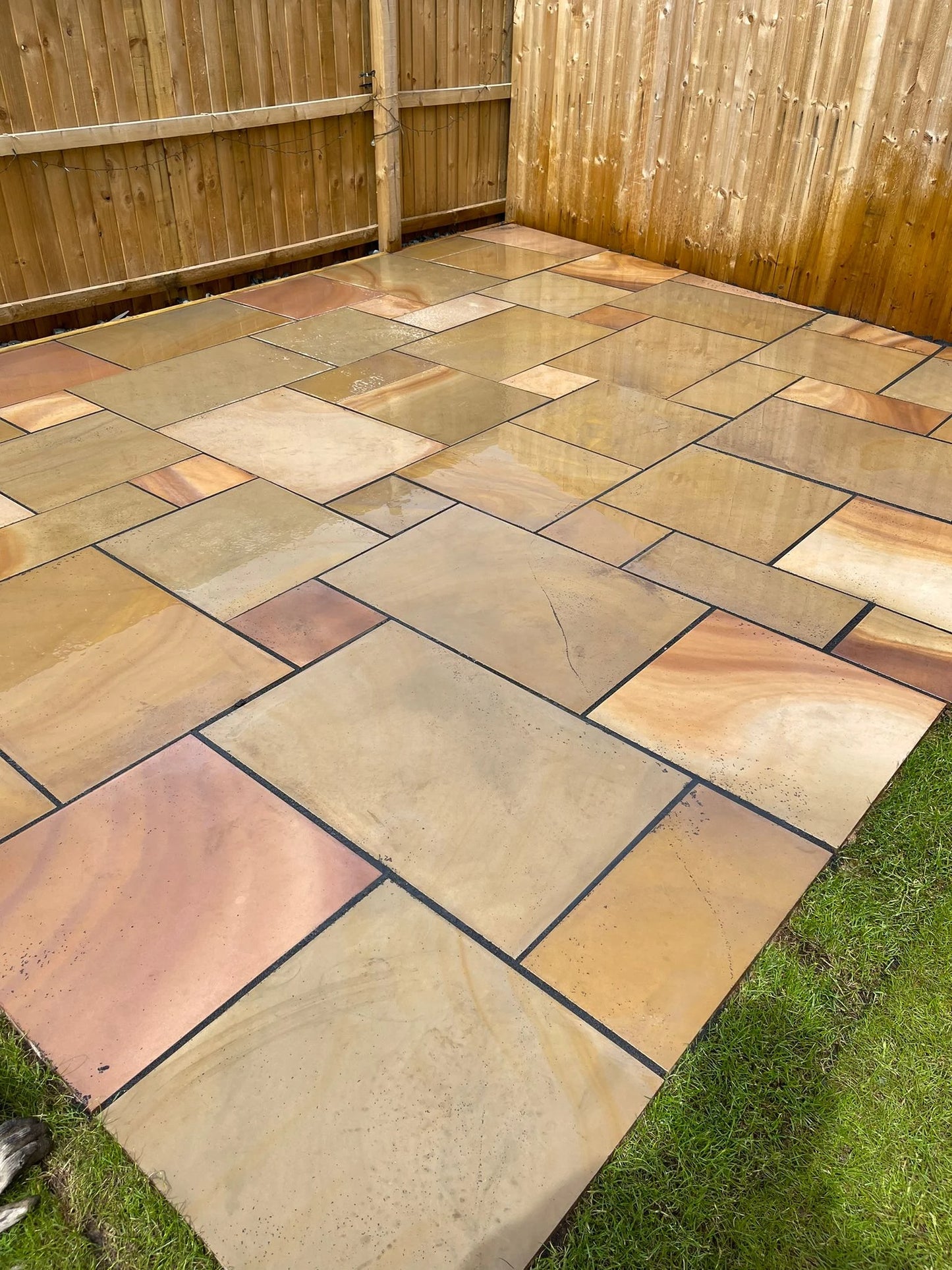Rippon Buff Indian Sandstone Paving Slabs – Mixed – Patio Kit – 22mm (18.9sqm)