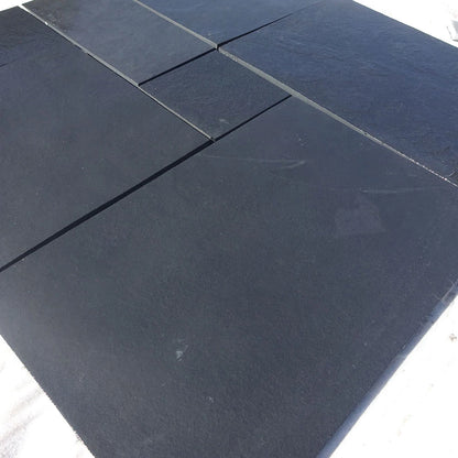 Lime Black Limestone Paving Slabs – Mixed – 22mm (15.3sqm)